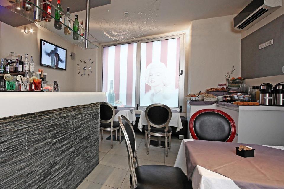 Happy Hotel Atelier Gardone Riviera Centro & Beach Екстериор снимка
