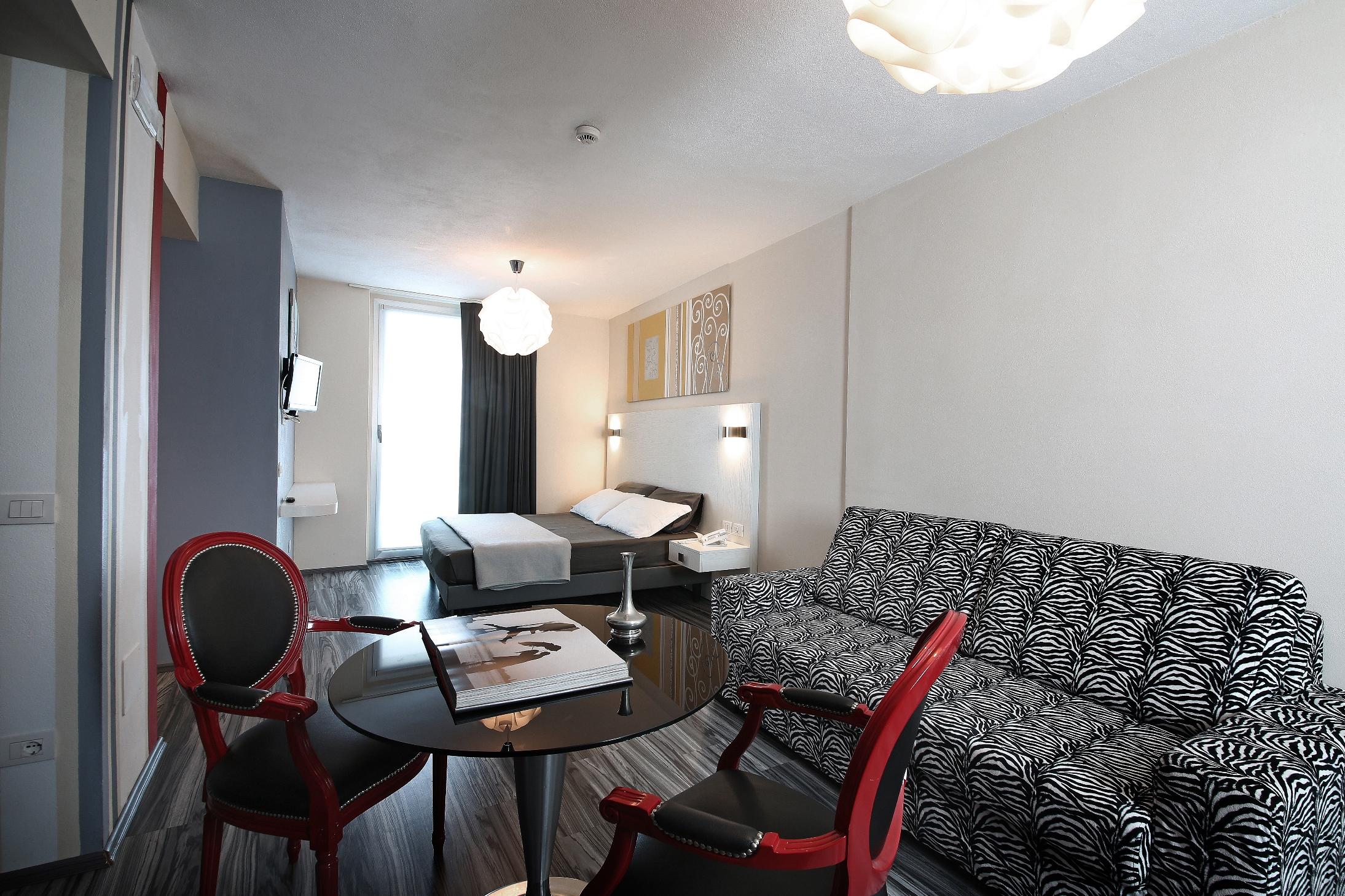 Happy Hotel Atelier Gardone Riviera Centro & Beach Екстериор снимка