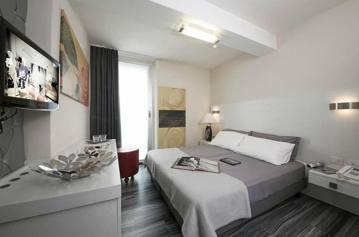 Happy Hotel Atelier Gardone Riviera Centro & Beach Екстериор снимка