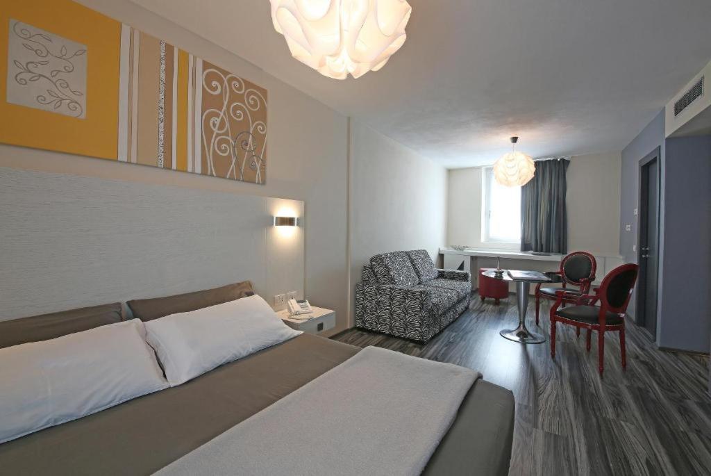 Happy Hotel Atelier Gardone Riviera Centro & Beach Екстериор снимка
