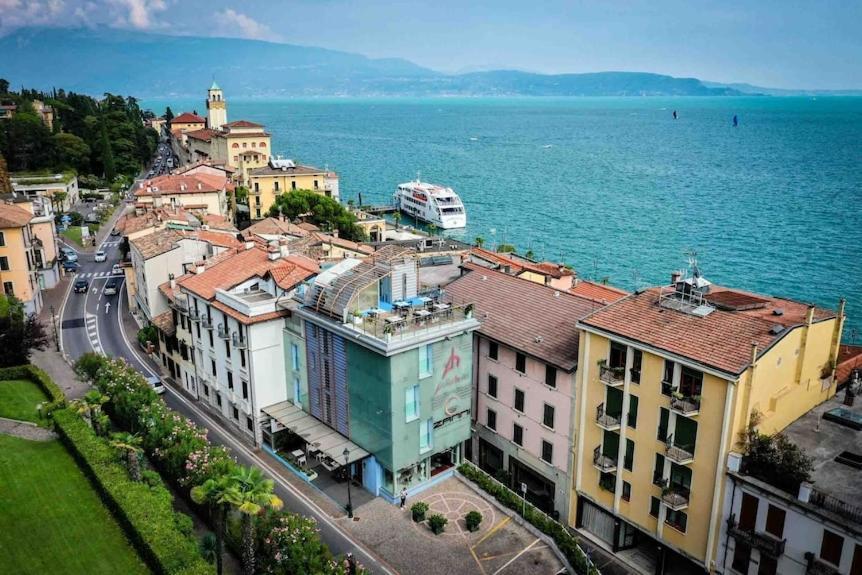 Happy Hotel Atelier Gardone Riviera Centro & Beach Екстериор снимка