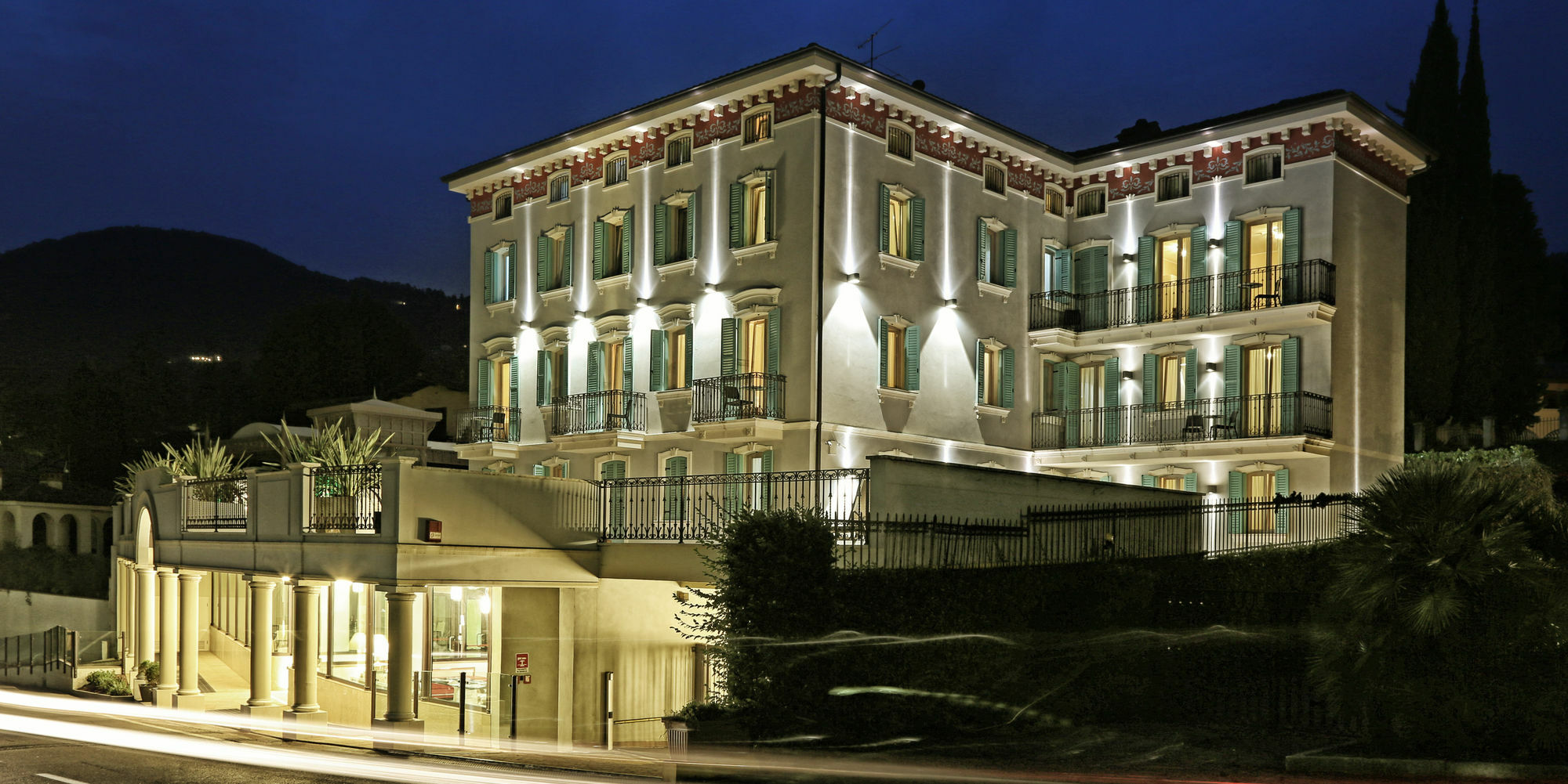 Happy Hotel Atelier Gardone Riviera Centro & Beach Екстериор снимка